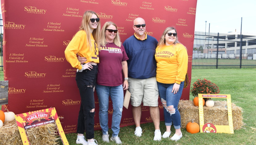 SU Family photo during flock party